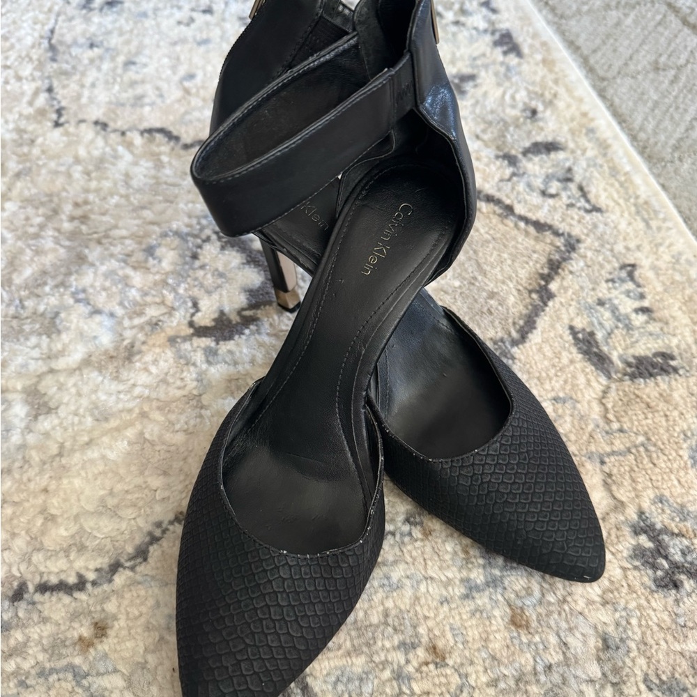Calvin Klein Black Textured Heels/Leather